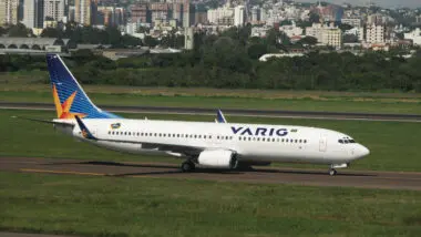Boeing 737-800 da Varig no Aeroporto Salgado Filho, em Porto Alegre