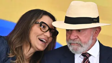 Lula condecora Janja, Moraes e Felipe Neto por “serviços prestados à educação”