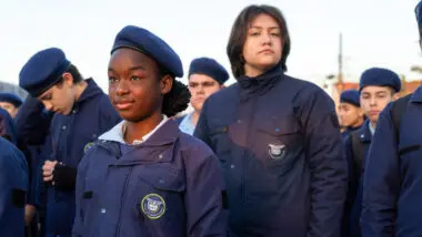 Consulta pública define sobre expansão do modelo cívico-militar e adesão ao Parceiro da Escola na rede de educação do Paraná.