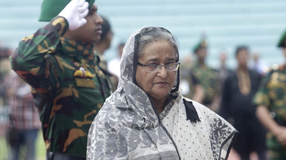Ex-premiê de Bangladesh é condenada à morte por crimes contra a humanidade