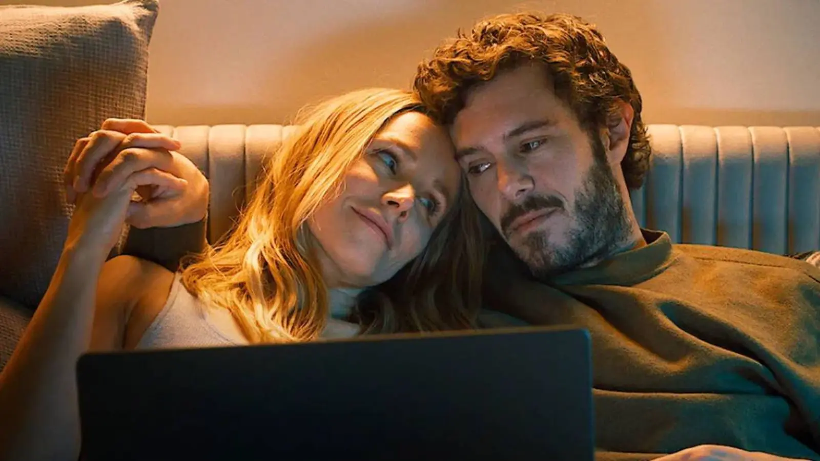 Química entre Kristen Bell e Adam Brody é parte do sucesso de "Ninguém Quer"