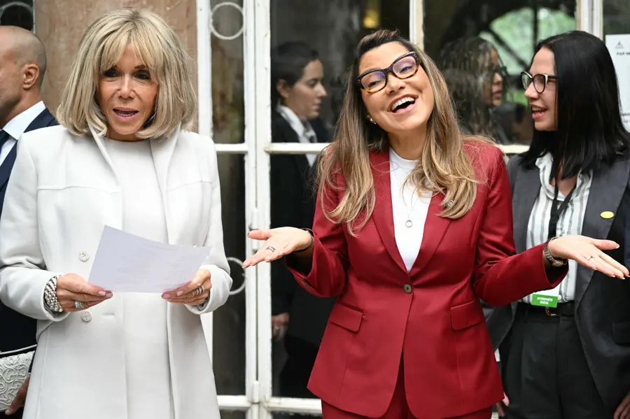 Primeira-dama da França Brigitte Macron e sua homóloga brasileira, Janja da Silva.