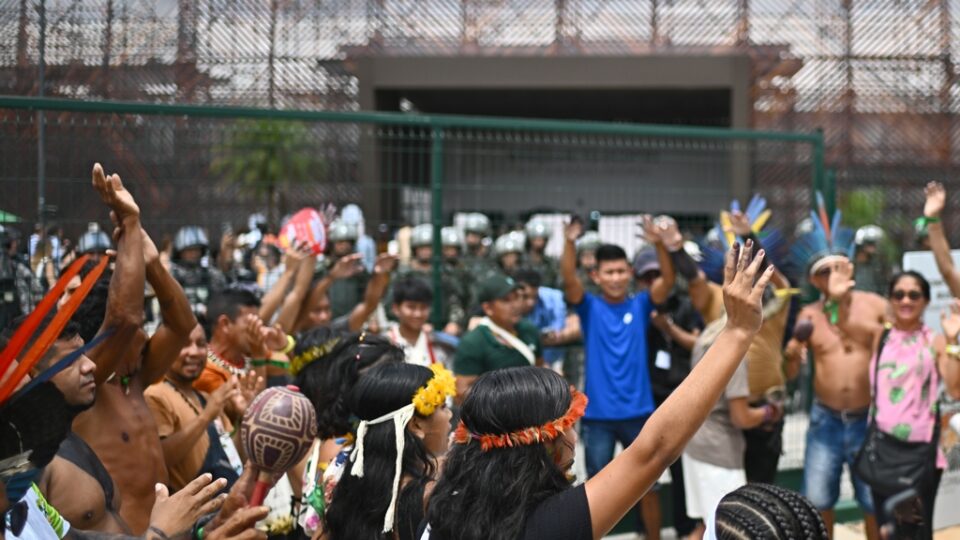 Organização instala cercas cortantes para evitar novos protestos no acesso à COP 30