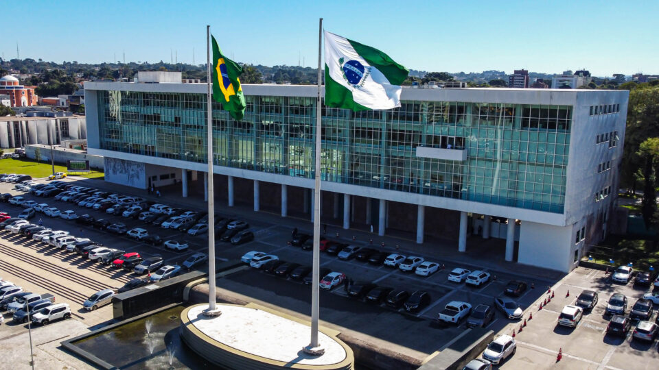 Ratinho Jr. mantém suspense sobre escolhido enquanto Moro enfrenta crise interna no Paraná