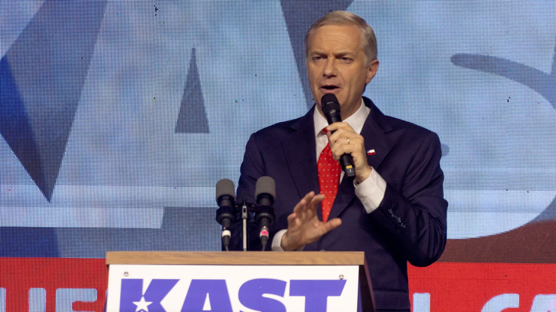 Dentre todos os candidatos de direita e centro-direita à presidência do Chile, José Antonio Kast foi o mais votado e tem condições de vencer o segundo turno contra a comunista Jeannette Jara.