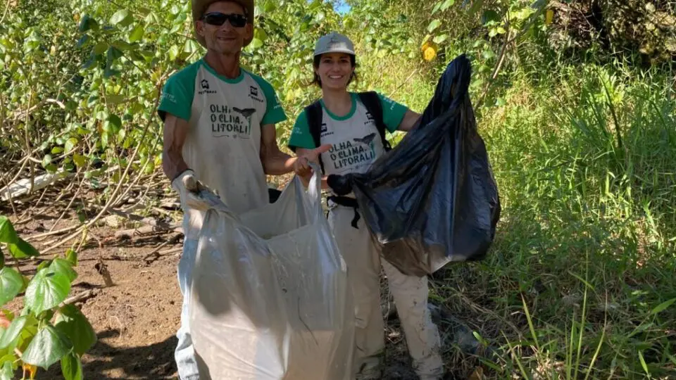 População local participou de mutirões de limpeza; ações fizeram parte de fatores que levaram Antonina a conquistar o título de Cidade das Aves.