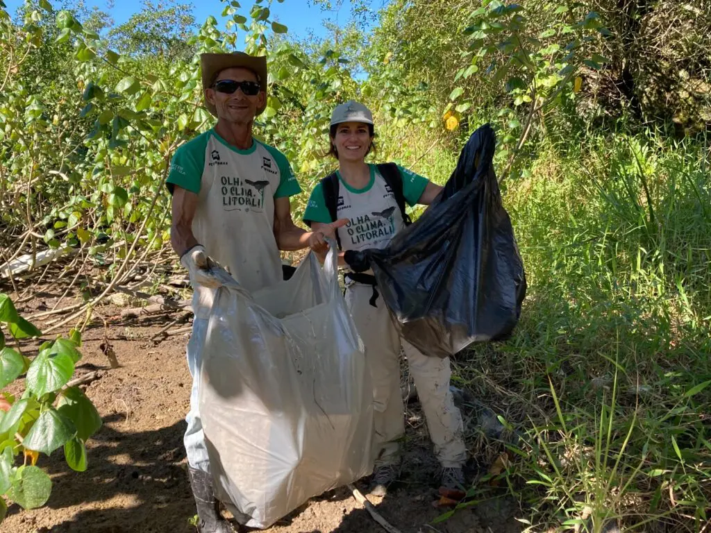 População local participou de mutirões de limpeza; ações fizeram parte de fatores que levaram Antonina a conquistar o título de Cidade das Aves.