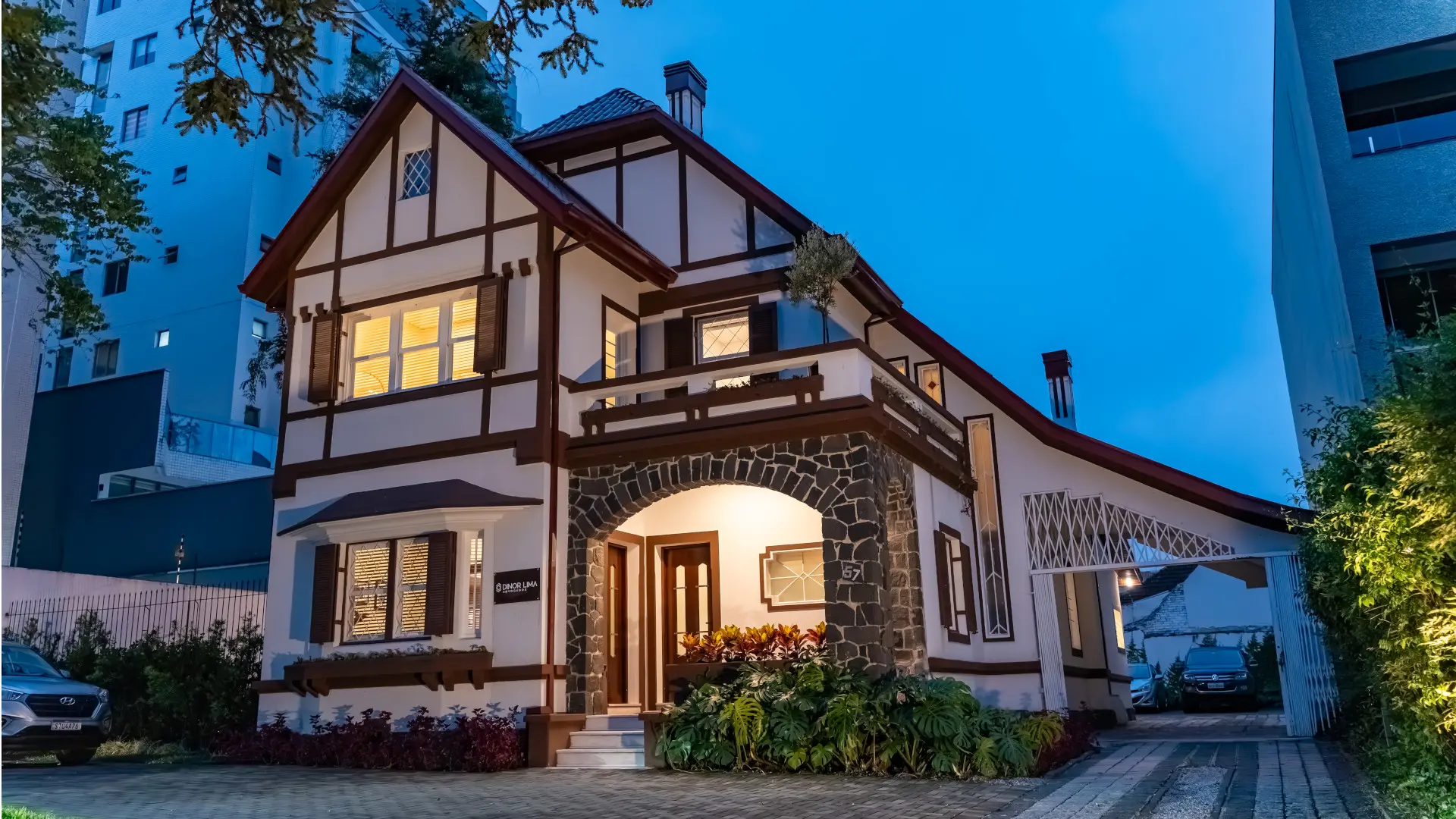 Em Curitiba, o escritório Dinor Lima Advogados está localizado na Rua Fernando Amaro, 57, no Alto da Rua XV