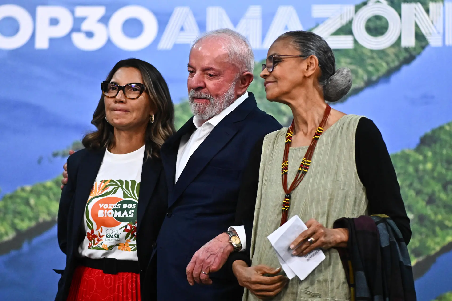 Lula exalta Janja na COP 30 e fala em convencer Trump sobre seriedade da questão climática