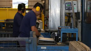 Estudo da Fiesc estima a perda de 19 mil empregos em um ano e de 45 mil vagas em até três anos no estado, caso as tarifas sejam mantidas.