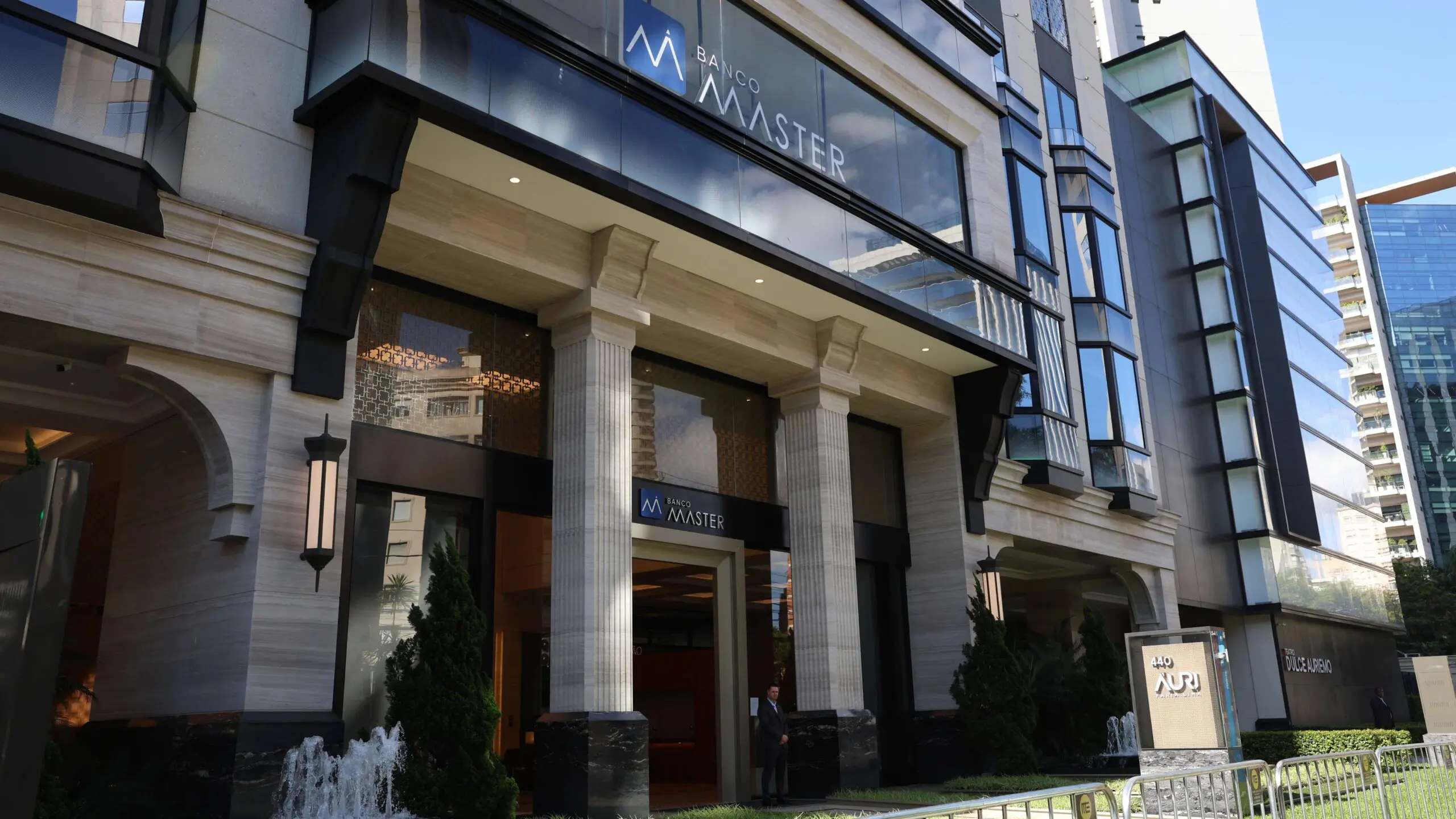 Crise do Master pode fazer com que bancos repassem custos para clientes de forma indireta