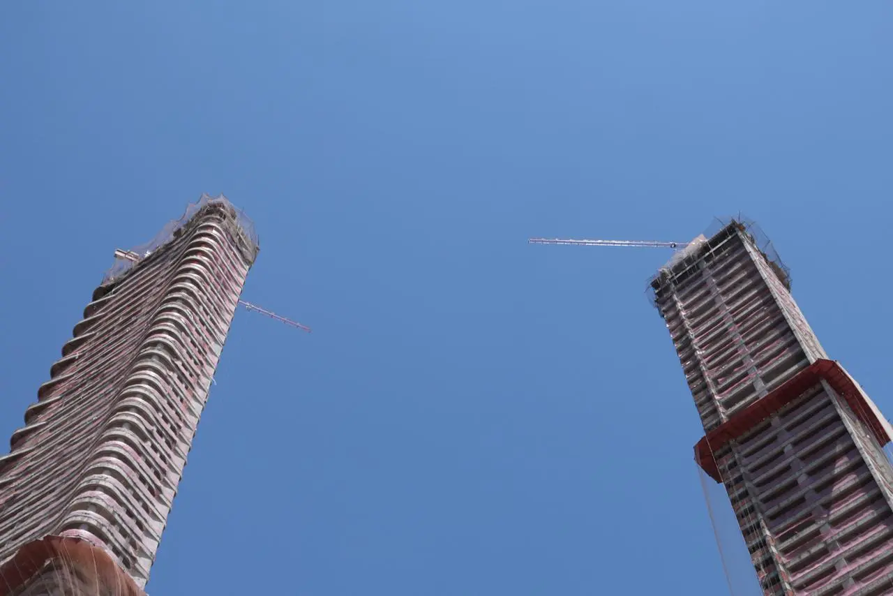 O rooftop do prédio mais alto de Goiás transforma o último andar em espaço de convivência elevada, com lazer exclusivo e visão ampla do Centro-Oeste.