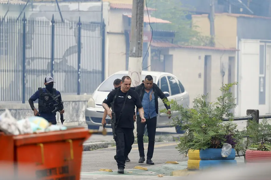 Apoio popular: Policiais durante a Operação Contenção, no Rio de Janeiro. Associação de delegados mostra dados de engajamento e aprovação a Alexandre de Moraes.