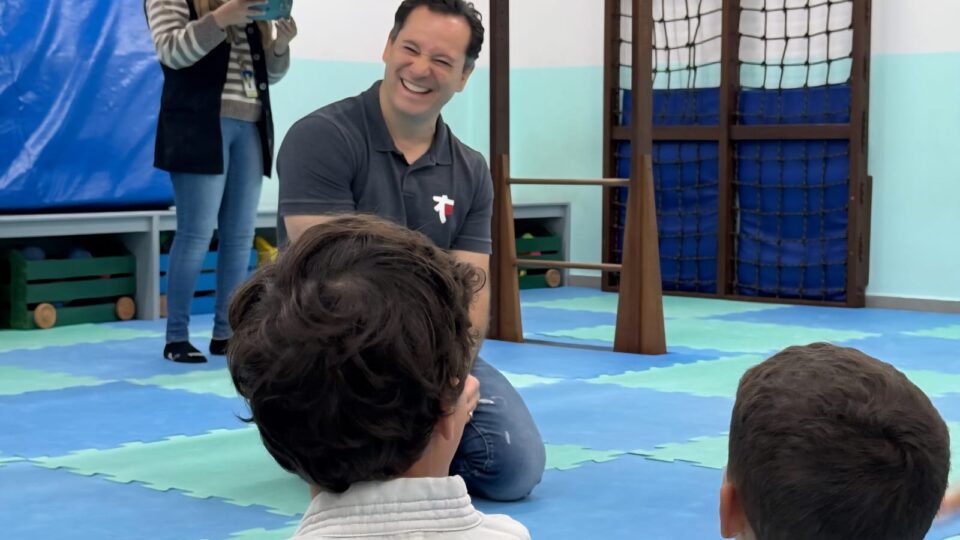 Colégio de Curitiba terá centro de judô com metodologia do atleta Tiago Camilo