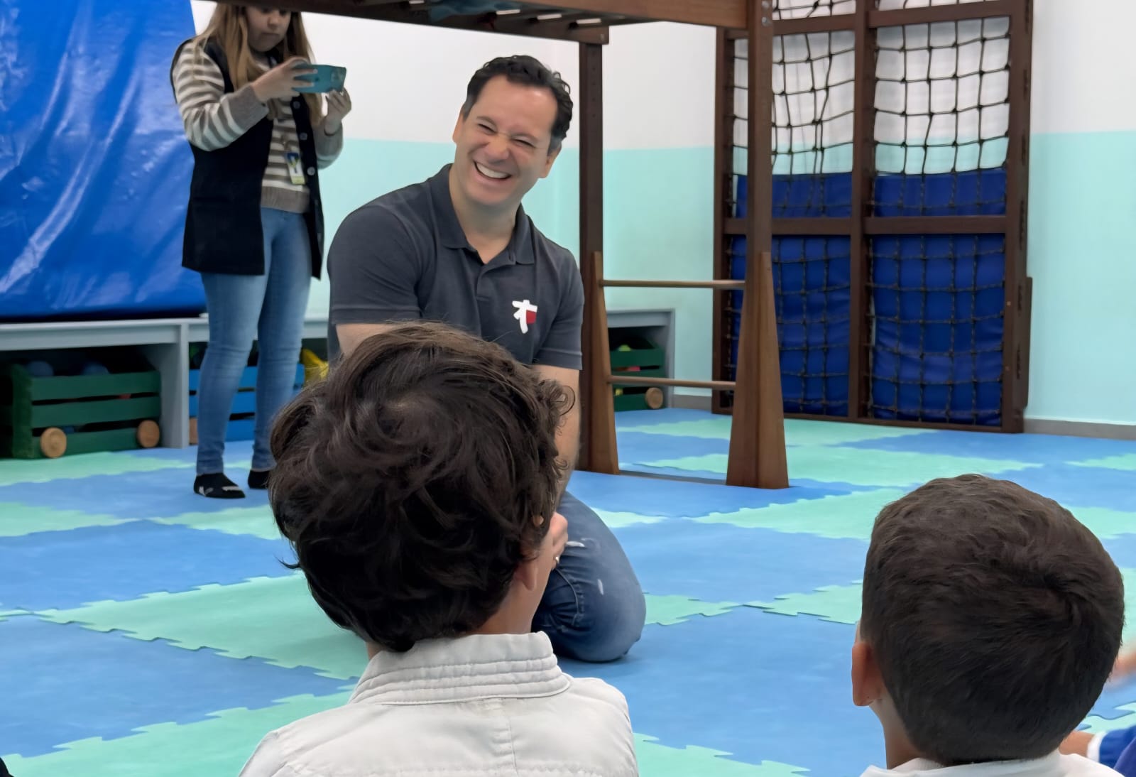 Tiago Camilo leva metodologia de judô ao Bosque dos Mananciais, destacando valores e formação humana.