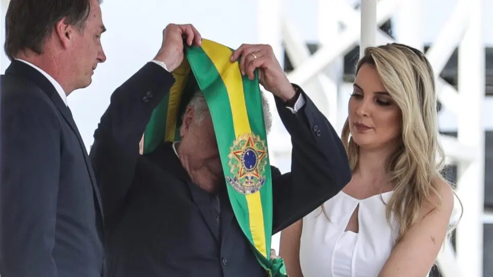 Entrega da faixa presidencial, em 2019:  anos depois, Temer ajudaria Bolsonaro na elaboracão de uma carta a nação