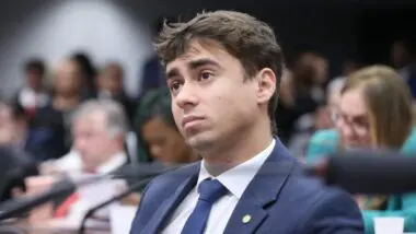 Deputado Federal Nikolas Ferreira (PL-MG) era vereador quando comentou caso envolvendo salão de beleza em São Paulo.