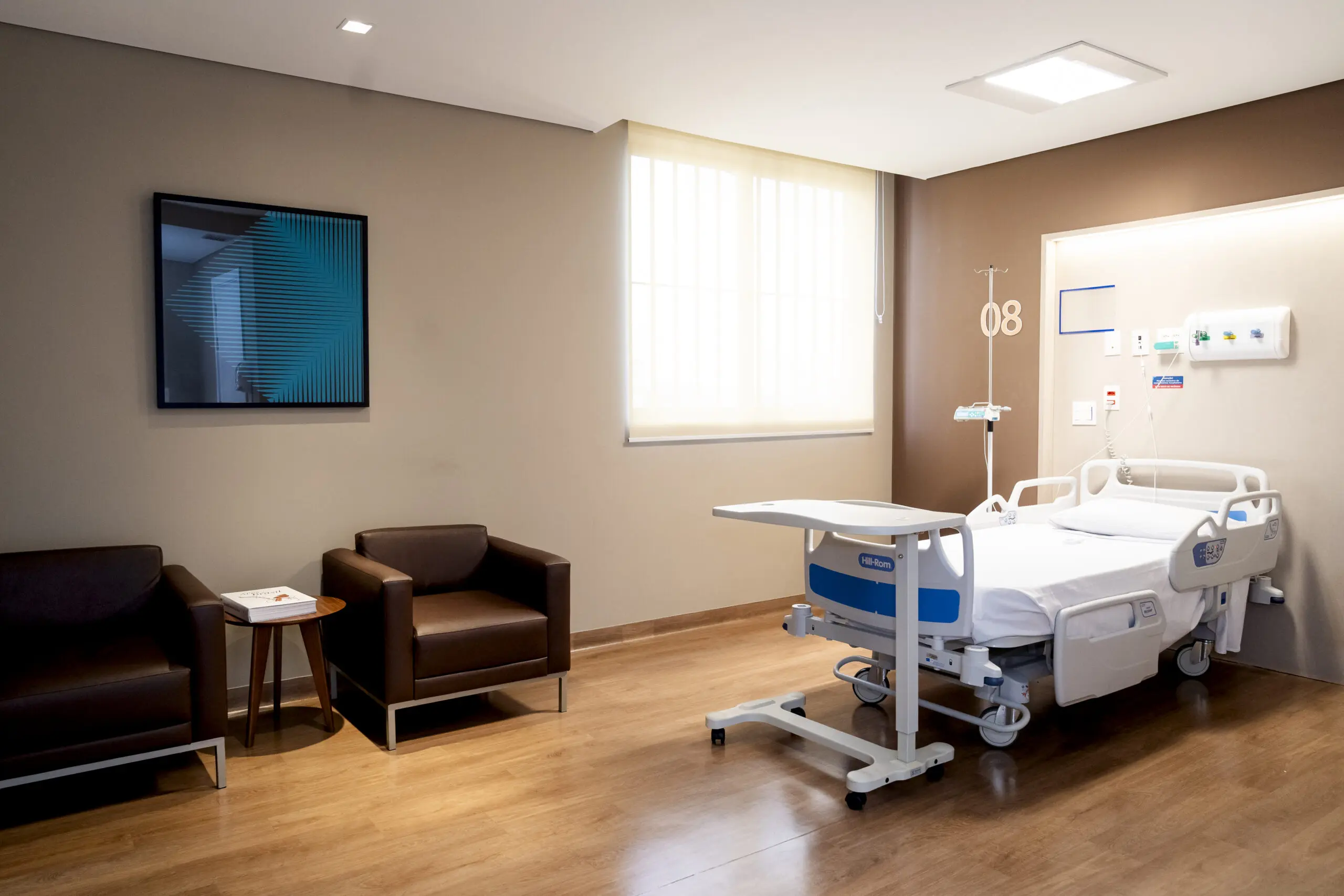 Os quartos individuais garantem maior conforto e privacidade para a família do paciente.