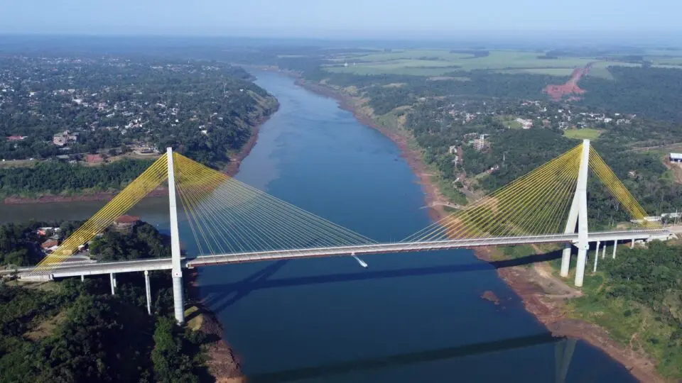 Brasil e Paraguai divergem sobre horário inicial para funcionamento da Ponte da Integração