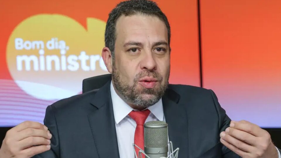 Boulos ataca Bolsonaro ao comentar sobre prisão: “as pessoas colhem o que plantam”