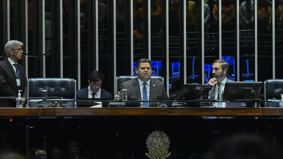 Senado impõe derrota ao governo Lula e aprova “pauta-bomba” por unanimidade