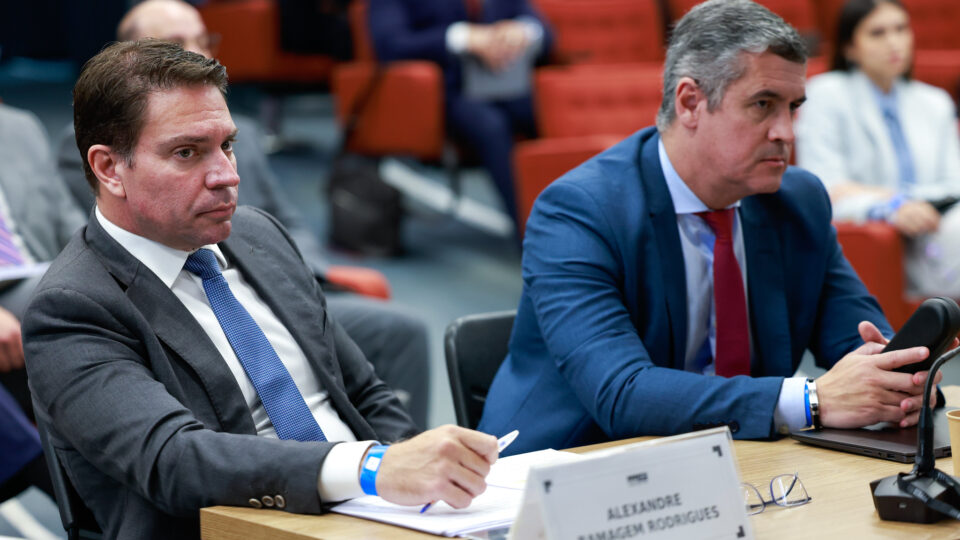 Moraes determina perda do mandato de Ramagem; Motta diz que vai analisar ordem