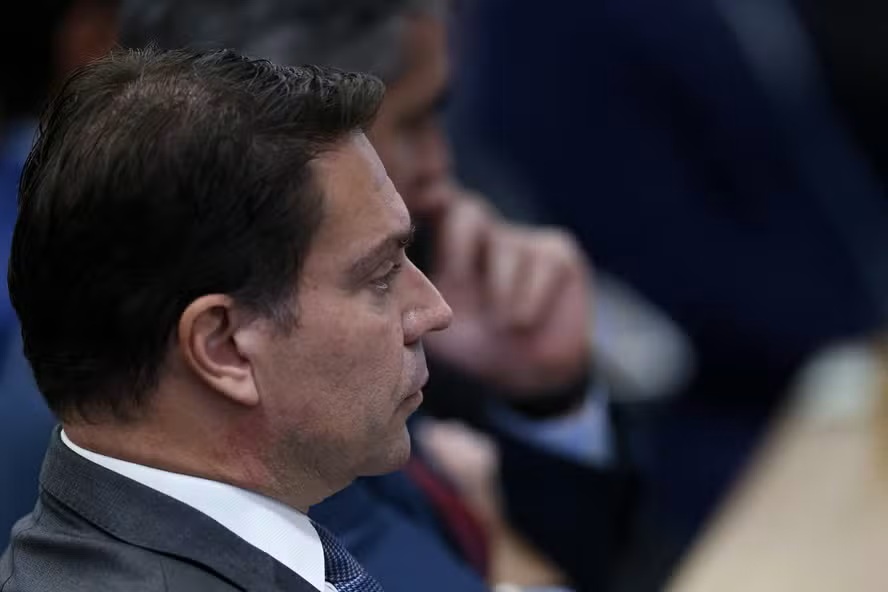 Motta decide que deputados não podem mais votar no Exterior