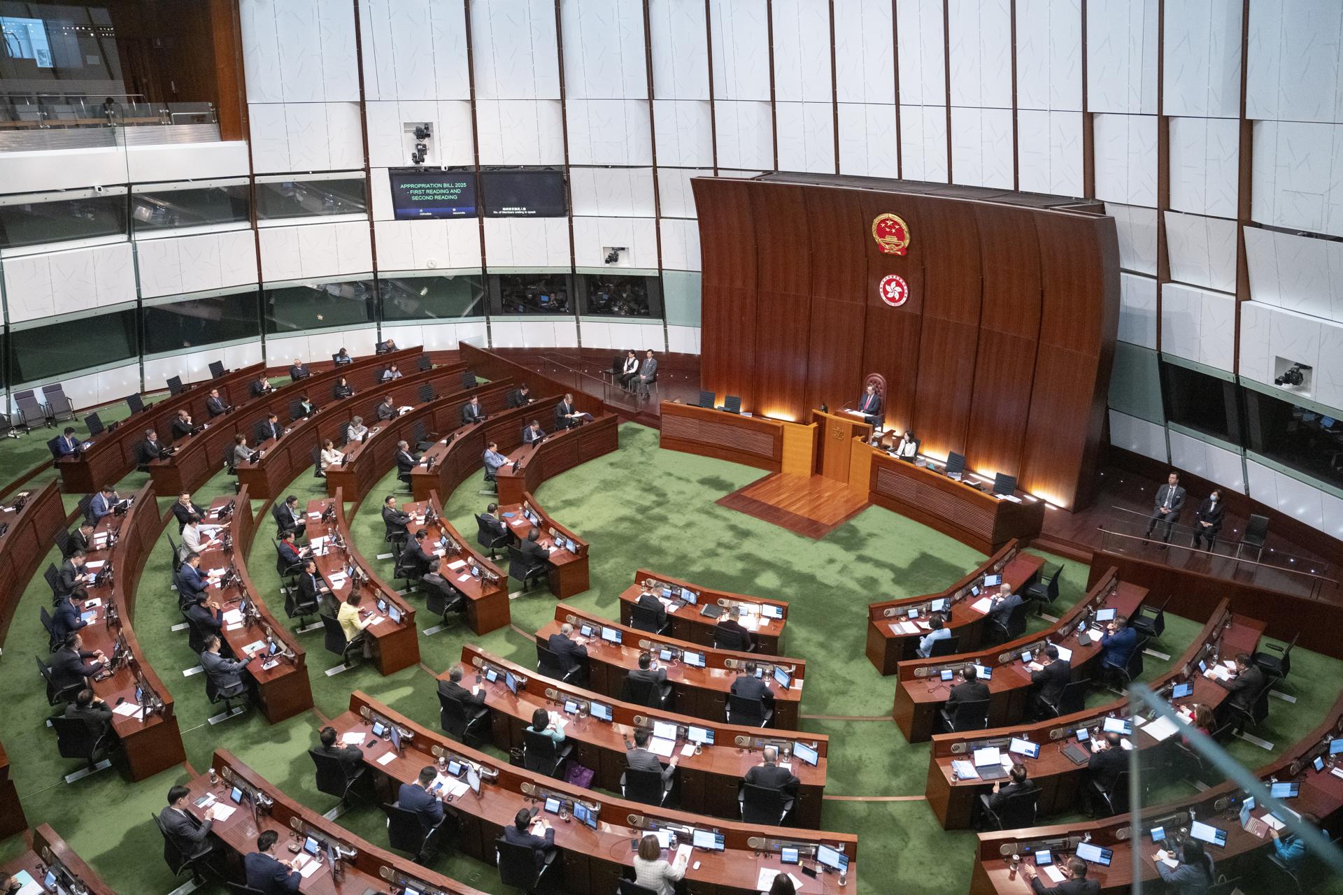China aumenta repressão antes da eleição em Hong Kong