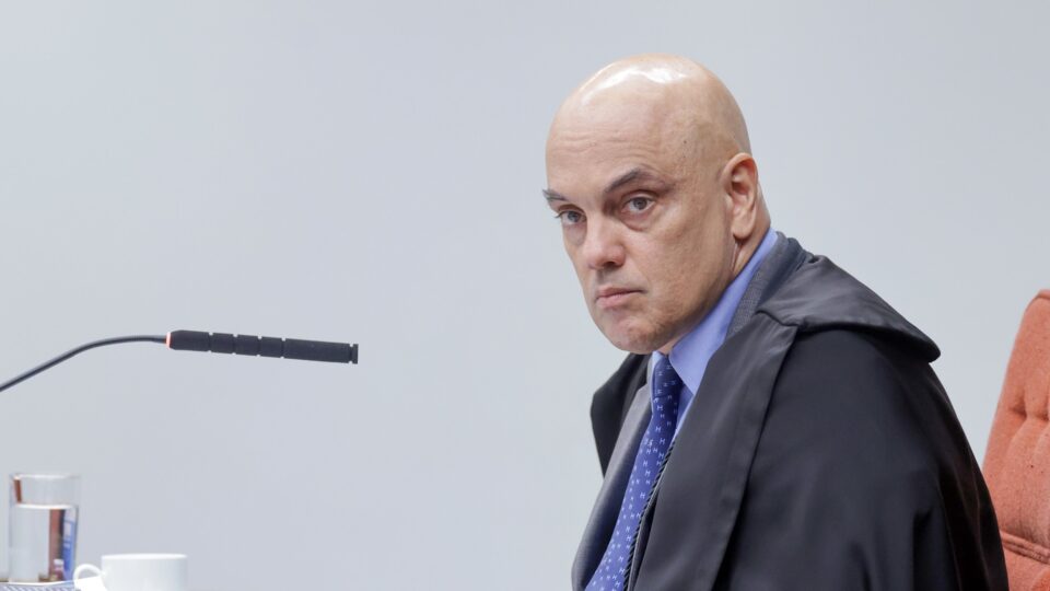 Moraes controlará pena de Bolsonaro decidindo sobre visitas e volta à prisão domiciliar