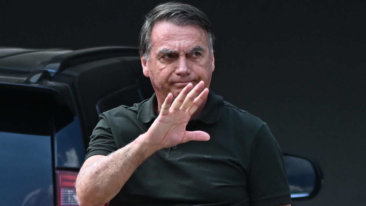 Ex-presidente Jair Bolsonaro teve processo encerrado pelo STF e começa a cumprir pena de 27 anos.