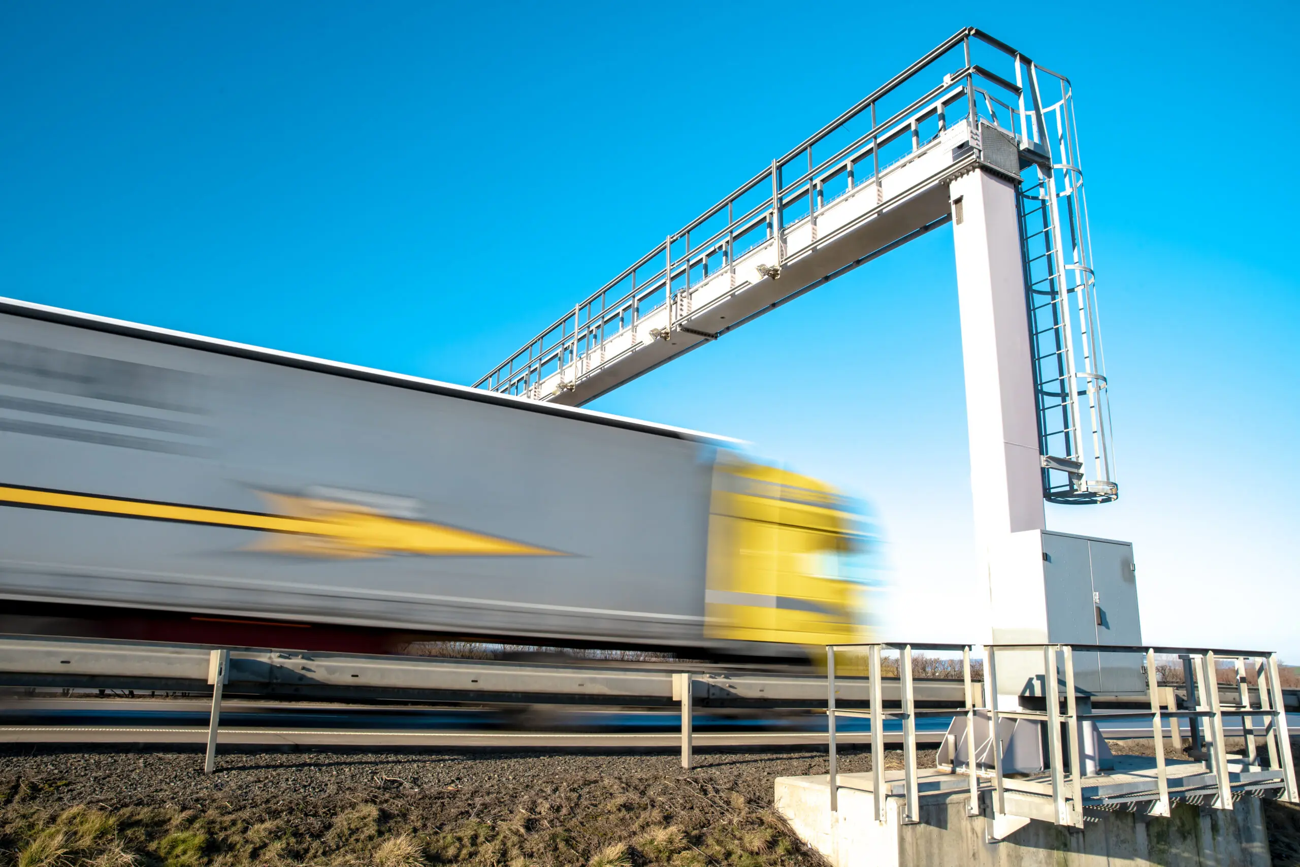 Tecnologia e mobilidade inteligente: integração de dados, eficiência e inovação para transformar a experiência de deslocamento nas cidades.