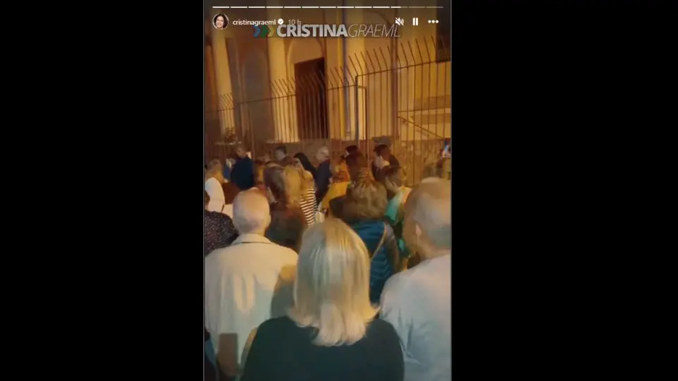 Vídeo mostra vigília em favor de Jair Bolsonaro do lado de fora da Igreja São Francisco de Paula, em Curitiba.