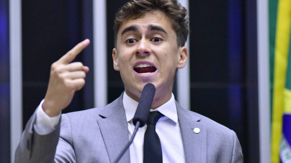 ​Moraes manda defesa de Bolsonaro explicar uso de celular por Nikolas durante visita