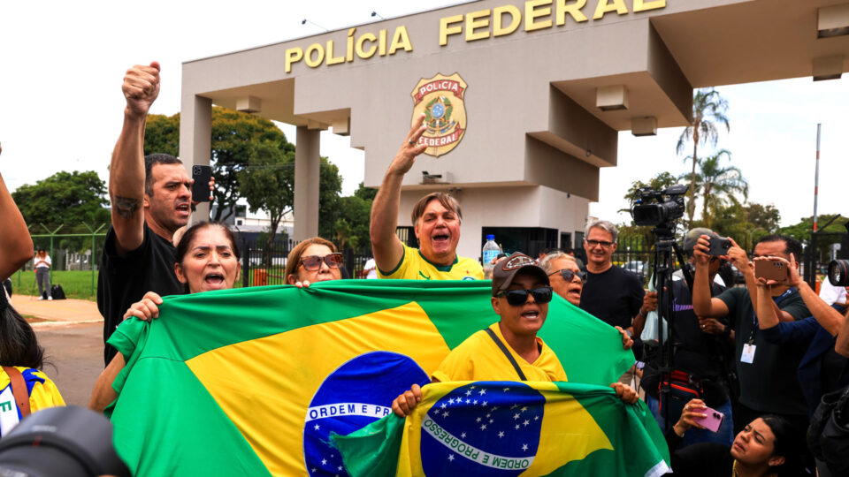 Atos pós-prisão de Bolsonaro ganham força em meio ao temor dos manifestantes com o STF