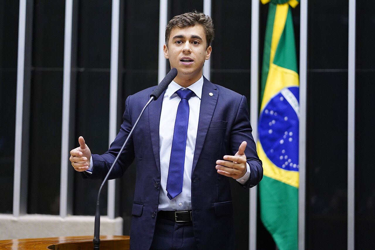 Nikolas Detona Moraes Após Prazo Sobre Celular em Visita a Bolsonaro: 'Teatro Para Intimidar'