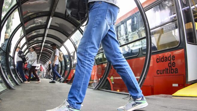 Integração temporal na Praça Carlos Gomes amplia conexões entre bairros e região central de Curitiba