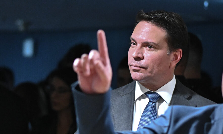 Esposa de Ramagem diz que teve celular apreendido por ordem de Moraes