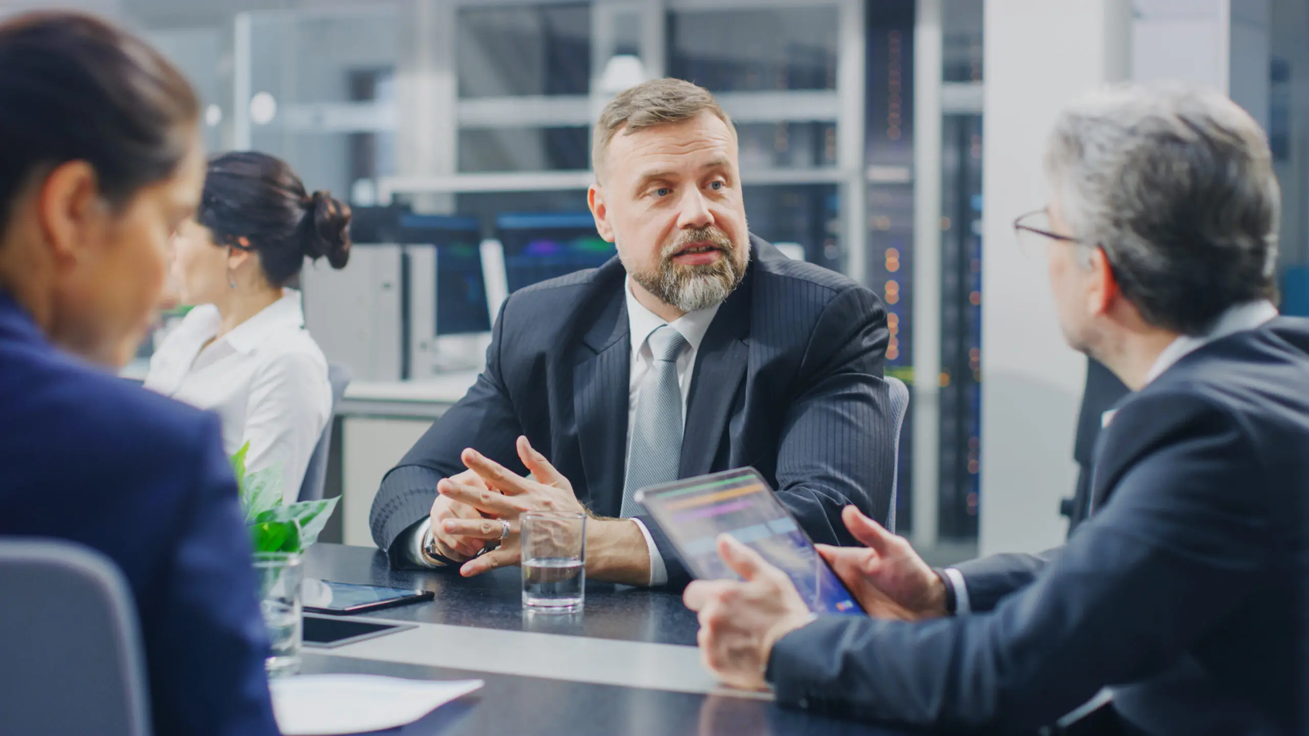 Negociação estratégica entre credores e empresas: colaboração e diálogo são chave para a recuperação judicial bem-sucedida.