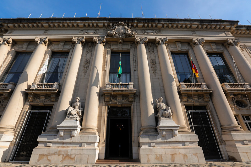 Após oito anos, Eduardo Leite deixa o comando do Palácio Piratini e tenta emplacar vice como sucessor ao governo do Rio Grande do Sul.