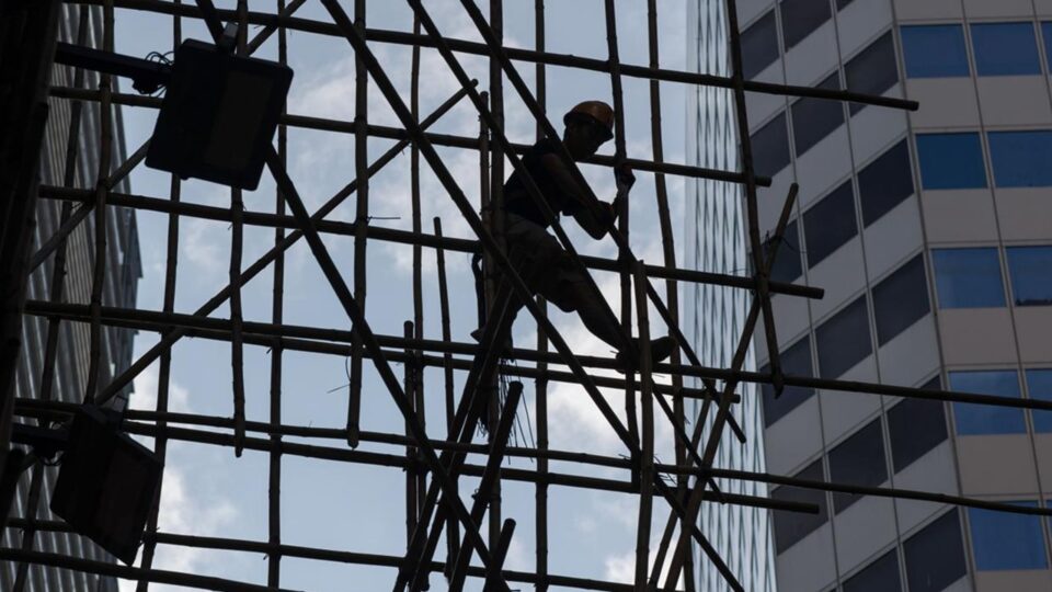 Usados na China há 2 mil anos, andaimes de bambu podem ter amplificado tragédia em Hong Kong