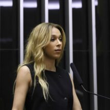 Novo aciona Conselho de Ética contra Erika Hilton após disputa com Ratinho Erika Hilton (PSOL)