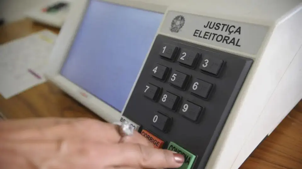 Pesquisa do Instituto Real Time Big Data mostra como está o cenário eleitoral para o Senado no Paraná.