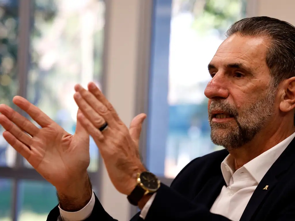 Diretor-geral diz que os gastos podem ser reduzidos após revisão do Tratado de Itaipu com o Paraguai.