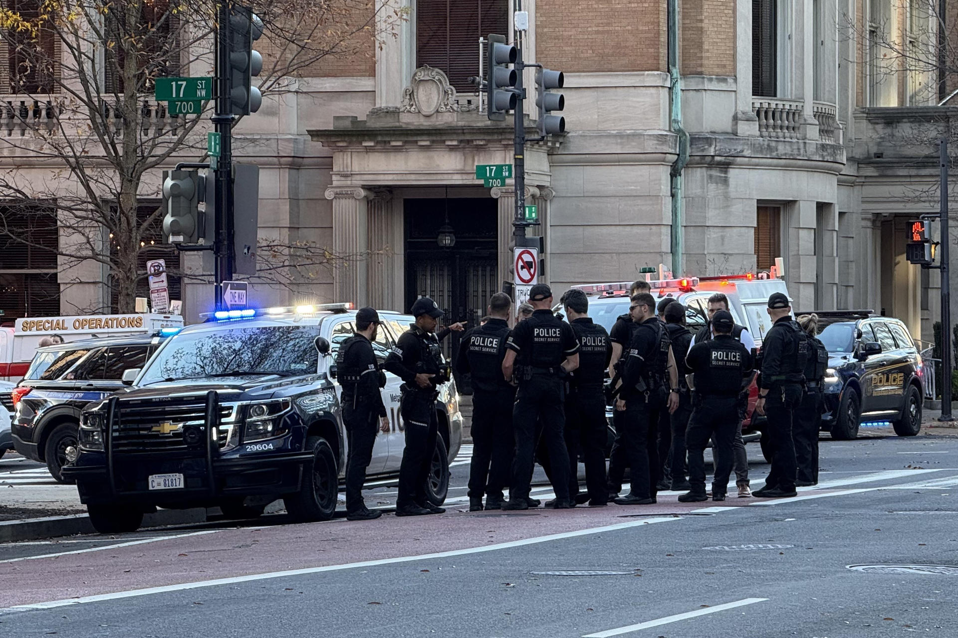 Trump suporta política migratória em meio a onda de violência
