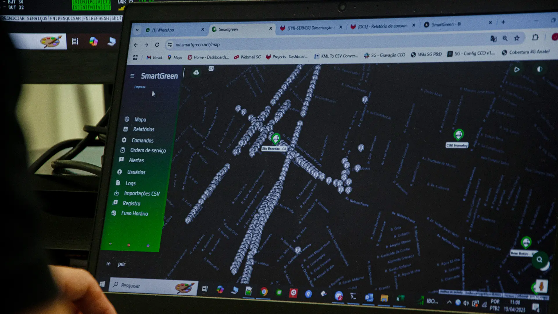 Monitoramento em tempo real da rede de iluminação pública pela plataforma Smartgreen, permitindo acompanhar cada ponto de luz da cidade com precisão e alta disponibilidade.
