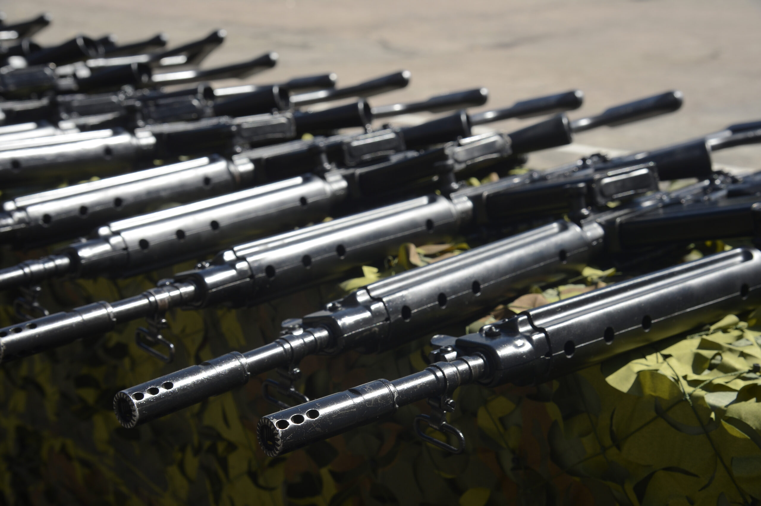 Corregedoria da PM do Rio prende 5 por furto de fuzil em operação