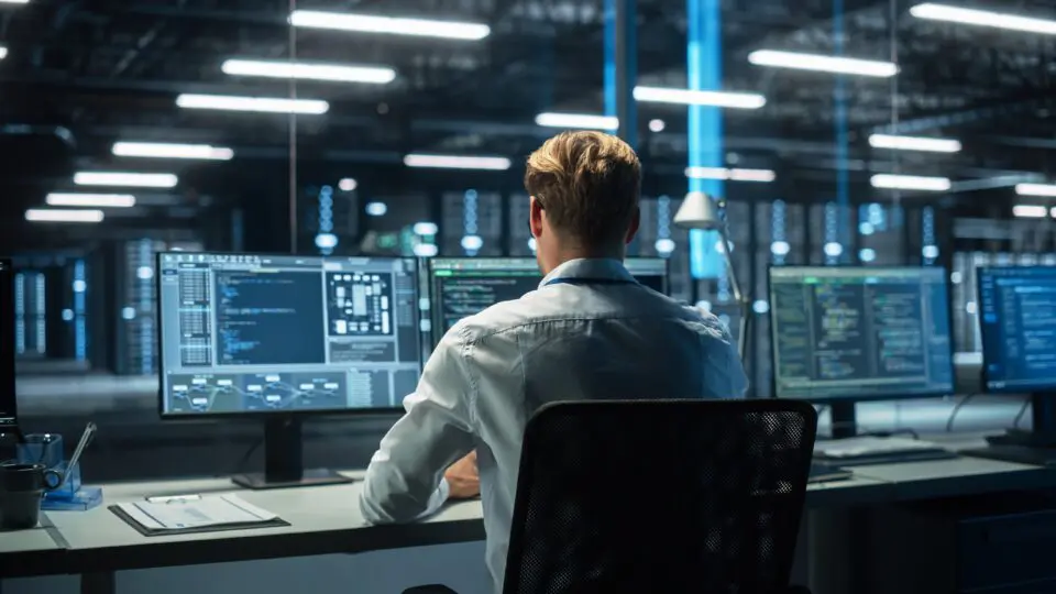 Inteligência artificial no trabalho: inovação que aumenta produtividade, mas exige proteção dos direitos e dignidade do trabalhador.