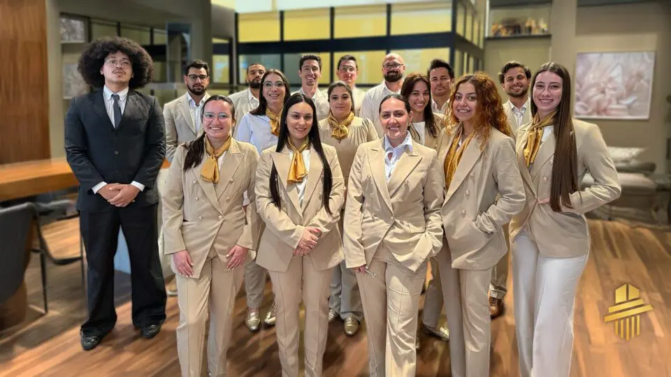 A equipe da Golden Brasil garante transparência e qualidade em cada etapa de seus produtos minerais.