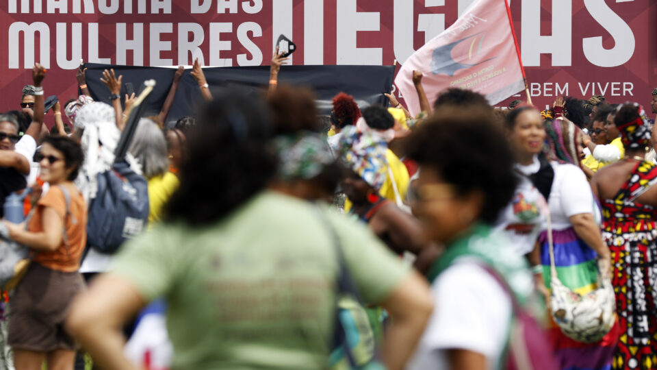 Delegação de marcha das Mulheres Negras é alojada em estábulo da Granja do Torto, em Brasília