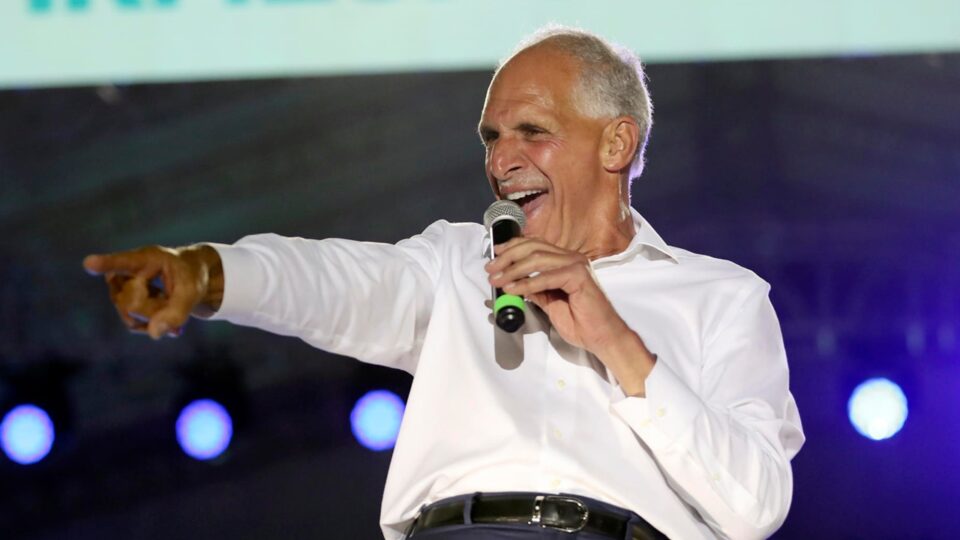 Mundo em foco: Trump anuncia bloqueio a imigrantes e condiciona ajuda a Honduras